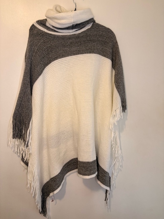 La Vie en Rose Colour Block Knit Poncho Shawl Fringe Hem O/S Cozy Neutral - Picture 3 of 3